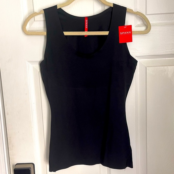 SPANX Tops - NWT- SPANX Thinstincts Tank